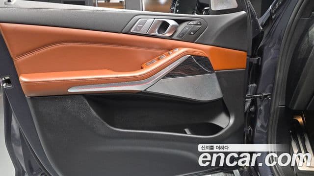 BMW X7 2020 — Photo 30/32