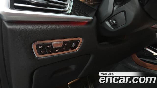 BMW X7 2020 — Photo 18/32