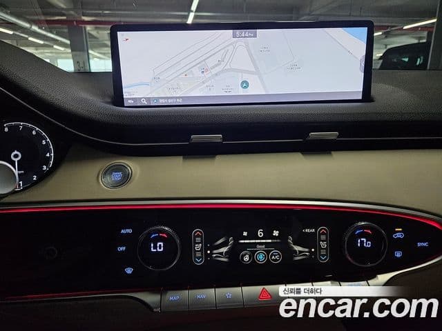 Genesis GV70 2021 — ფოტო 7/20