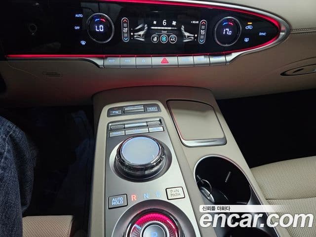 Genesis GV70 2021 — ფოტო 9/20