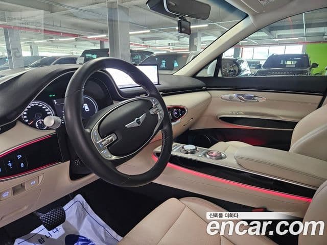 Genesis GV70 2021 — ფოტო 13/20