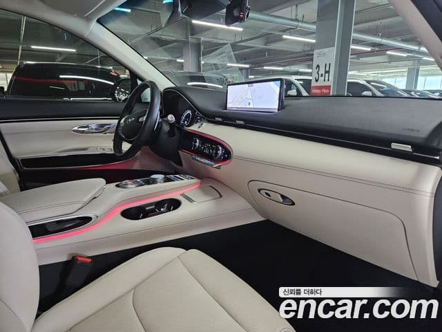 Genesis GV70 2021 — ფოტო 14/20