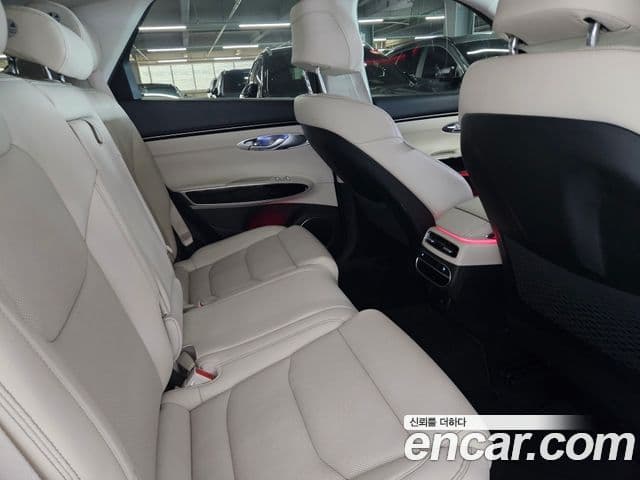 Genesis GV70 2021 — ფოტო 15/20