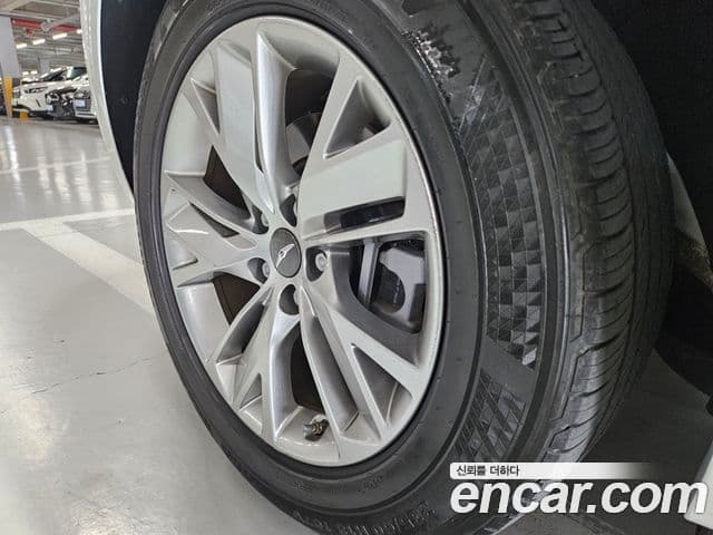 Genesis GV70 2021 — ფოტო 18/20