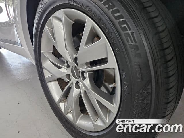 Genesis GV70 2021 — ფოტო 19/20