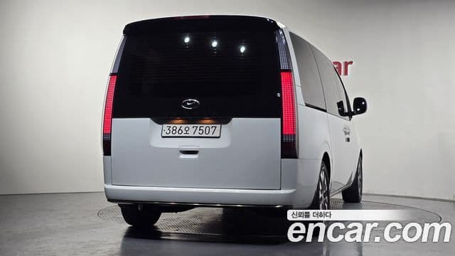 Hyundai Staria 2023 — ფოტო 4/20