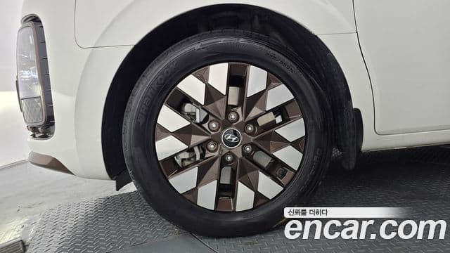 Hyundai Staria 2023 — ფოტო 5/20