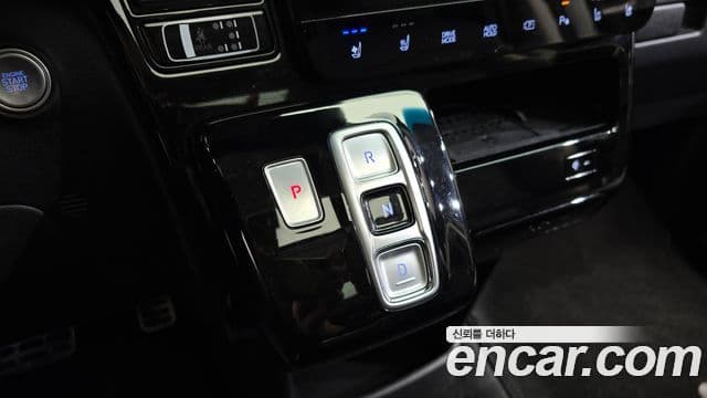 Hyundai Staria 2023 — ფოტო 9/20