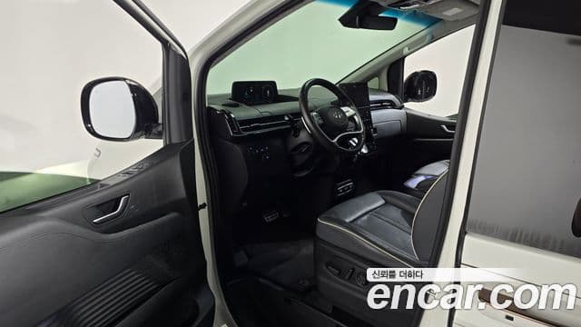 Hyundai Staria 2023 — ფოტო 10/20