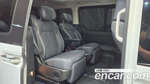 Hyundai Staria 2023 — ფოტო 11/20