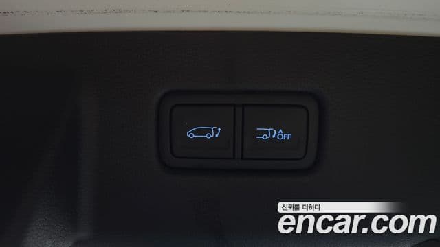 Hyundai Staria 2023 — ფოტო 18/20