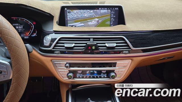 BMW 7 Series 2021 — Фото 19/20