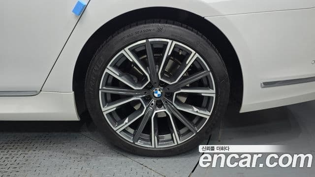 BMW 7 Series 2021 — Photo 24/35