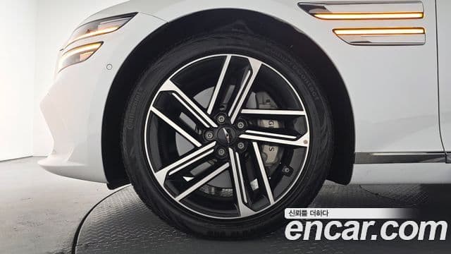 Genesis Electrified G80 2024 — фото 5 из 20