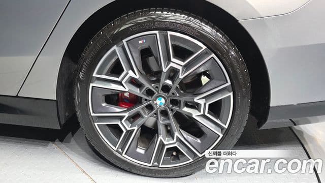 BMW 5 Series 2025 — Photo 17/31