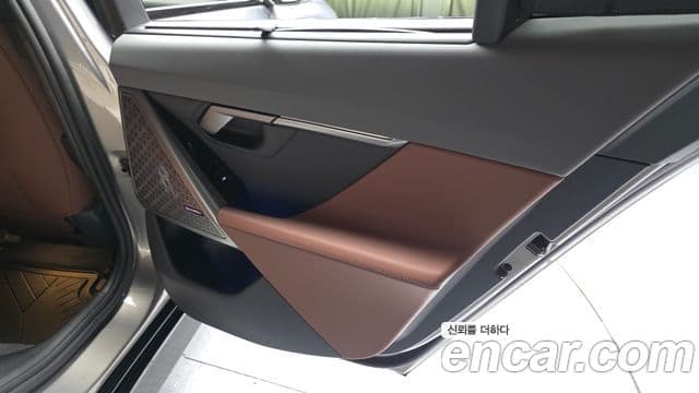 BMW 5 Series 2025 — Photo 25/31