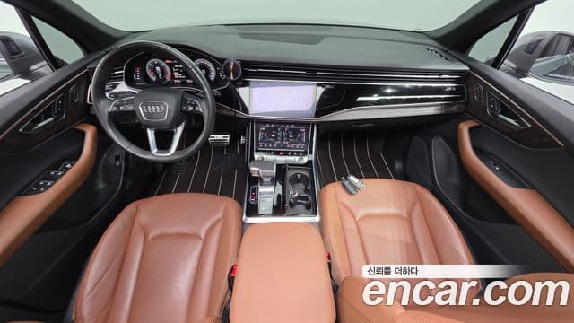 Audi Q7 2021 — ფოტო 7/20