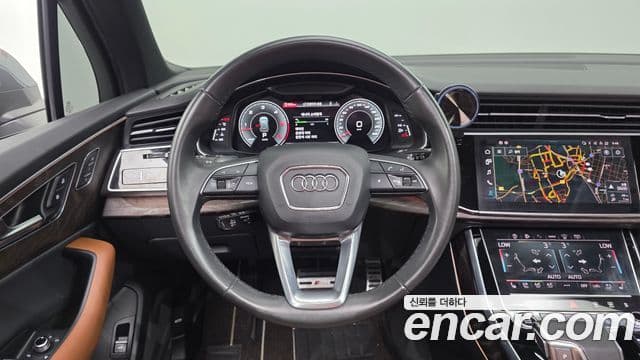 Audi Q7 2021 — ფოტო 14/20
