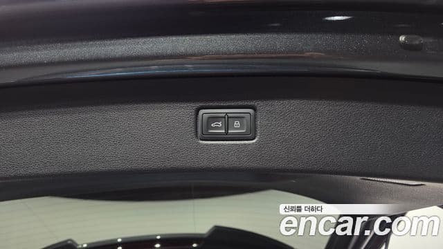 Audi Q7 2021 — ფოტო 18/20