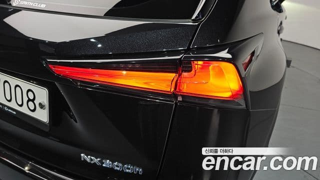 Lexus NX300h 2019 — Şəkil 34/35
