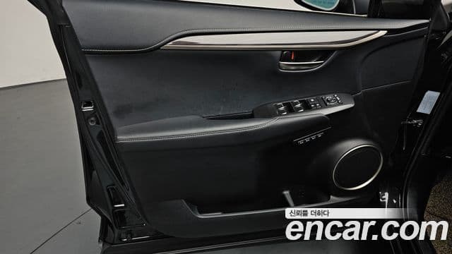 Lexus NX300h 2019 — Şəkil 2/35
