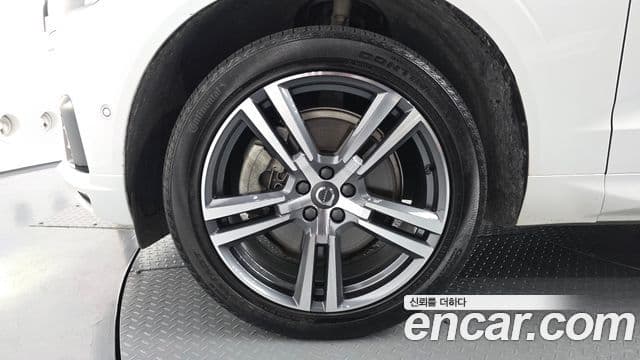 Volvo XC60 2021 — Şəkil 5/20