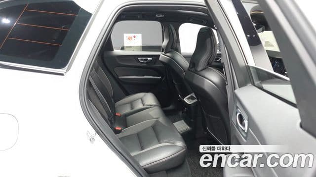 Volvo XC60 2021 — Şəkil 12/20