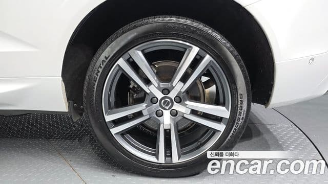 Volvo XC60 2021 — Photo 22/31