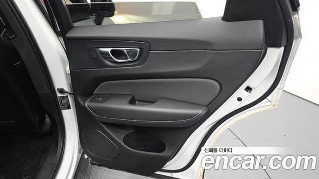 Volvo XC60 2021 — Photo 18/31