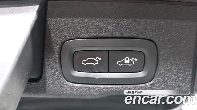 Volvo XC60 2021 — Photo 23/31