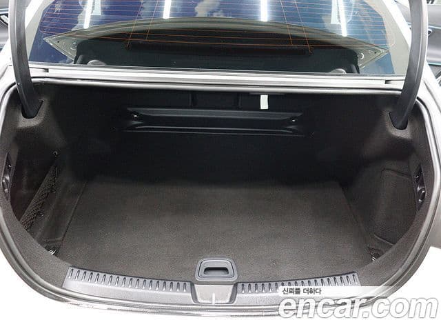 Mercedes-Benz E-Class 2024 — ფოტო 15/20