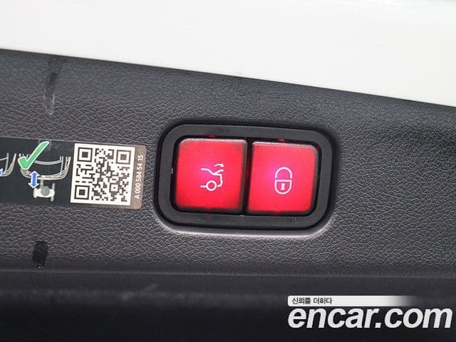 Mercedes-Benz E-Class 2024 — ფოტო 16/20
