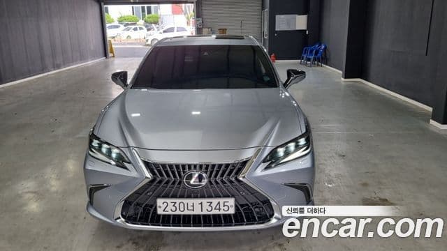 Lexus ES300h 2023 — Şəkil 1/17