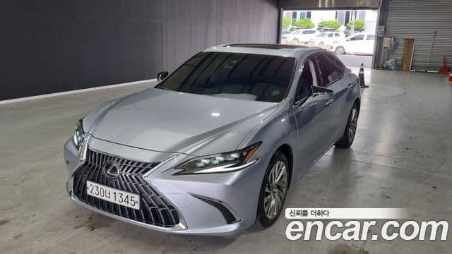 Lexus ES300h 2023 — Şəkil 2/17
