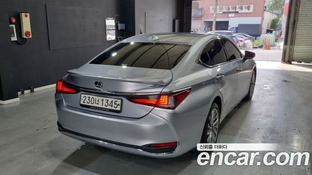Lexus ES300h 2023 — Şəkil 4/17