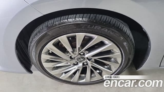 Lexus ES300h 2023 — Şəkil 5/17