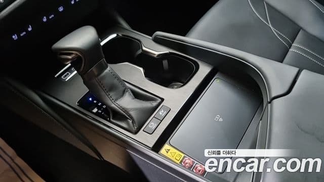 Lexus ES300h 2023 — Şəkil 9/17