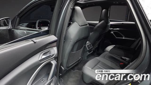 Audi Q5 2025 — Photo 2/20