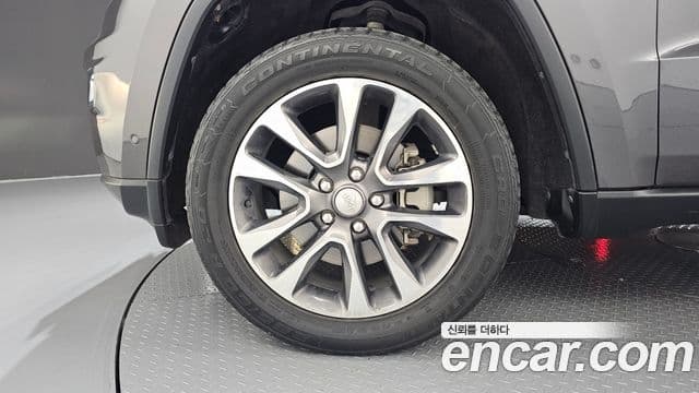 Jeep Grand Cherokee 2018 — Şəkil 5/20