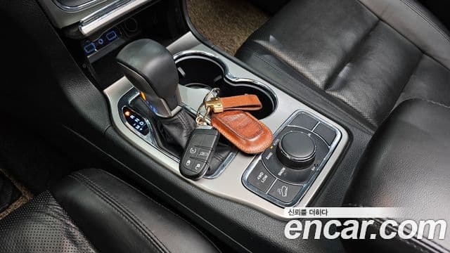 Jeep Grand Cherokee 2018 — Şəkil 9/20