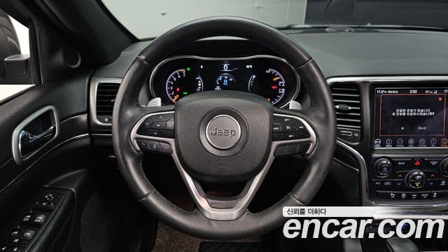Jeep Grand Cherokee 2018 — Şəkil 13/20