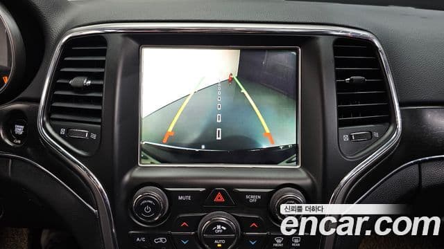 Jeep Grand Cherokee 2018 — Şəkil 15/20
