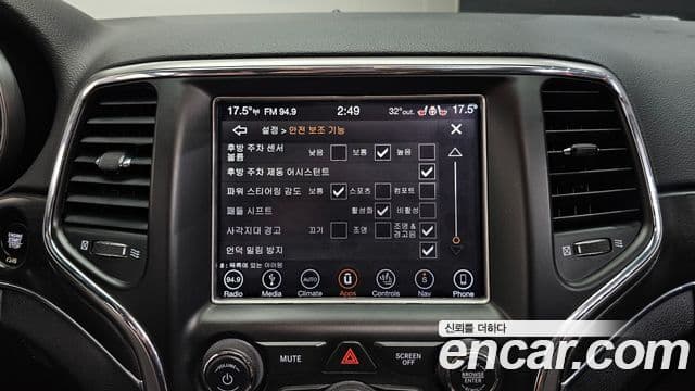 Jeep Grand Cherokee 2018 — Şəkil 17/20
