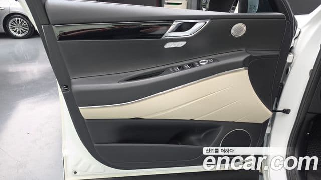 Genesis GV80 2021 — ფოტო 25/33