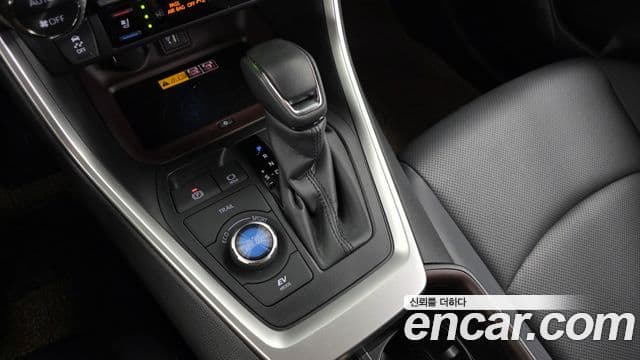 Toyota RAV4 2024 — ფოტო 9/20