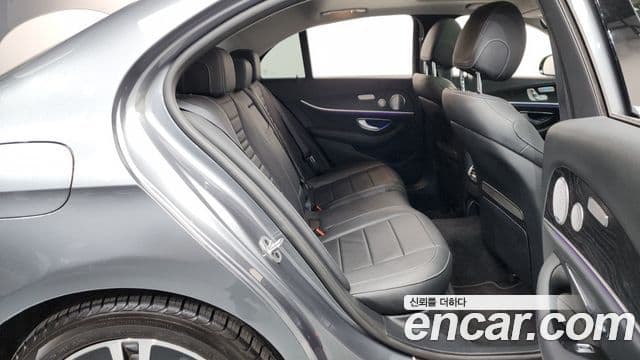 Mercedes-Benz E-Class 2020 — Фото 11/20