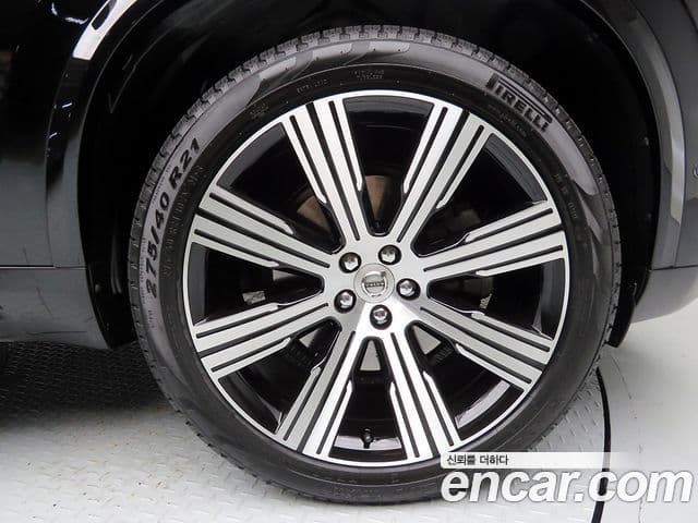 Volvo XC90 2021 — Photo 19/20