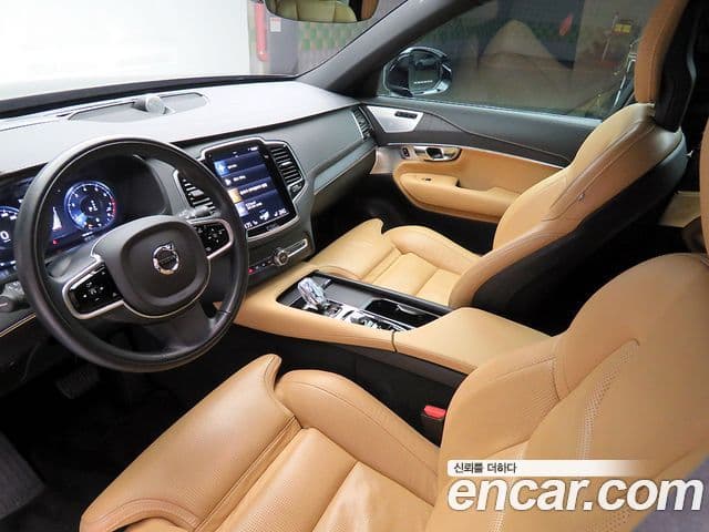 Volvo XC90 2021 — Photo 12/20