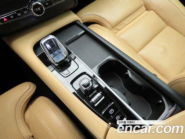 Volvo XC90 2021 — Photo 4/20