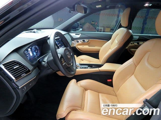 Volvo XC90 2021 — Photo 13/20